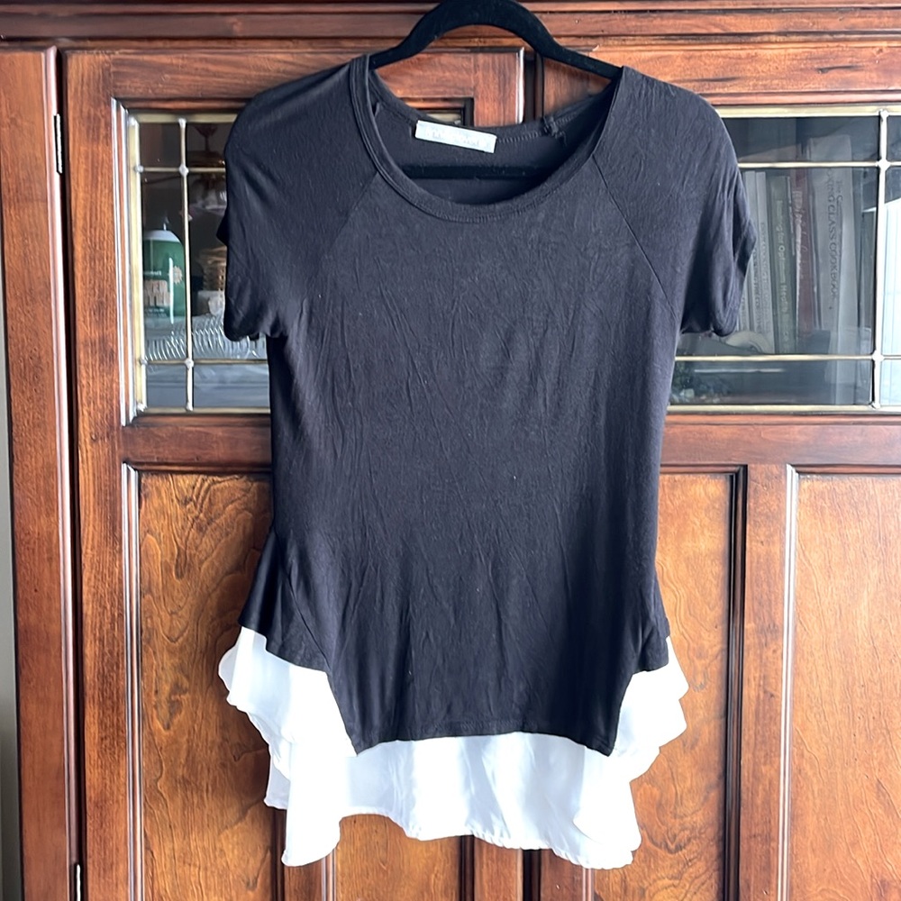 Finn  & Clover Cute Black & White Top. New. Size. Medium